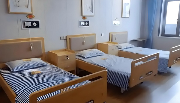 爱情友情出车祸